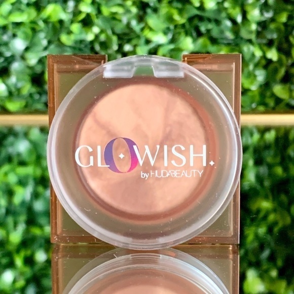Huda GloWish TAN LIGHT 3 Soft Radiance Bronzing Powder | NEW | Mini - Picture 1 of 14